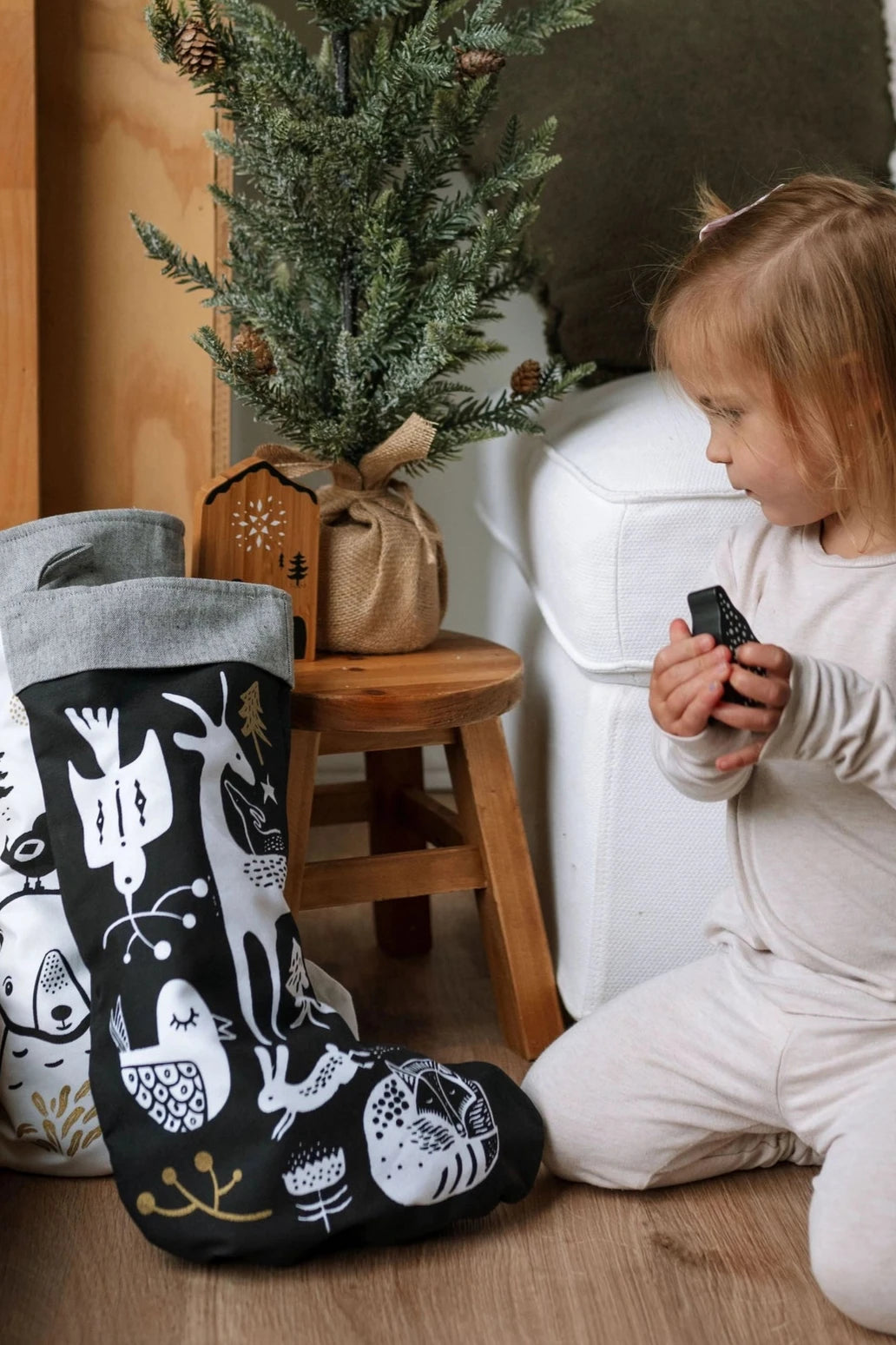 WINTER ANIMALS HOLIDAY STOCKING