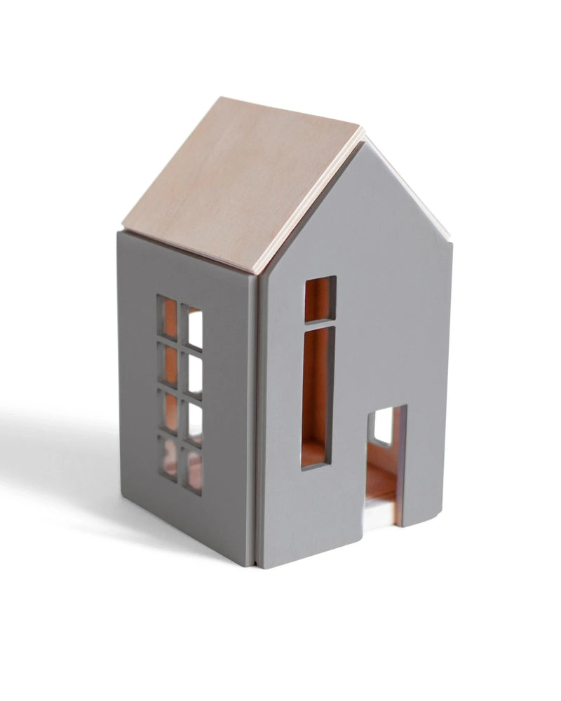 WOODEN DOLLHOUSE MEDIUM