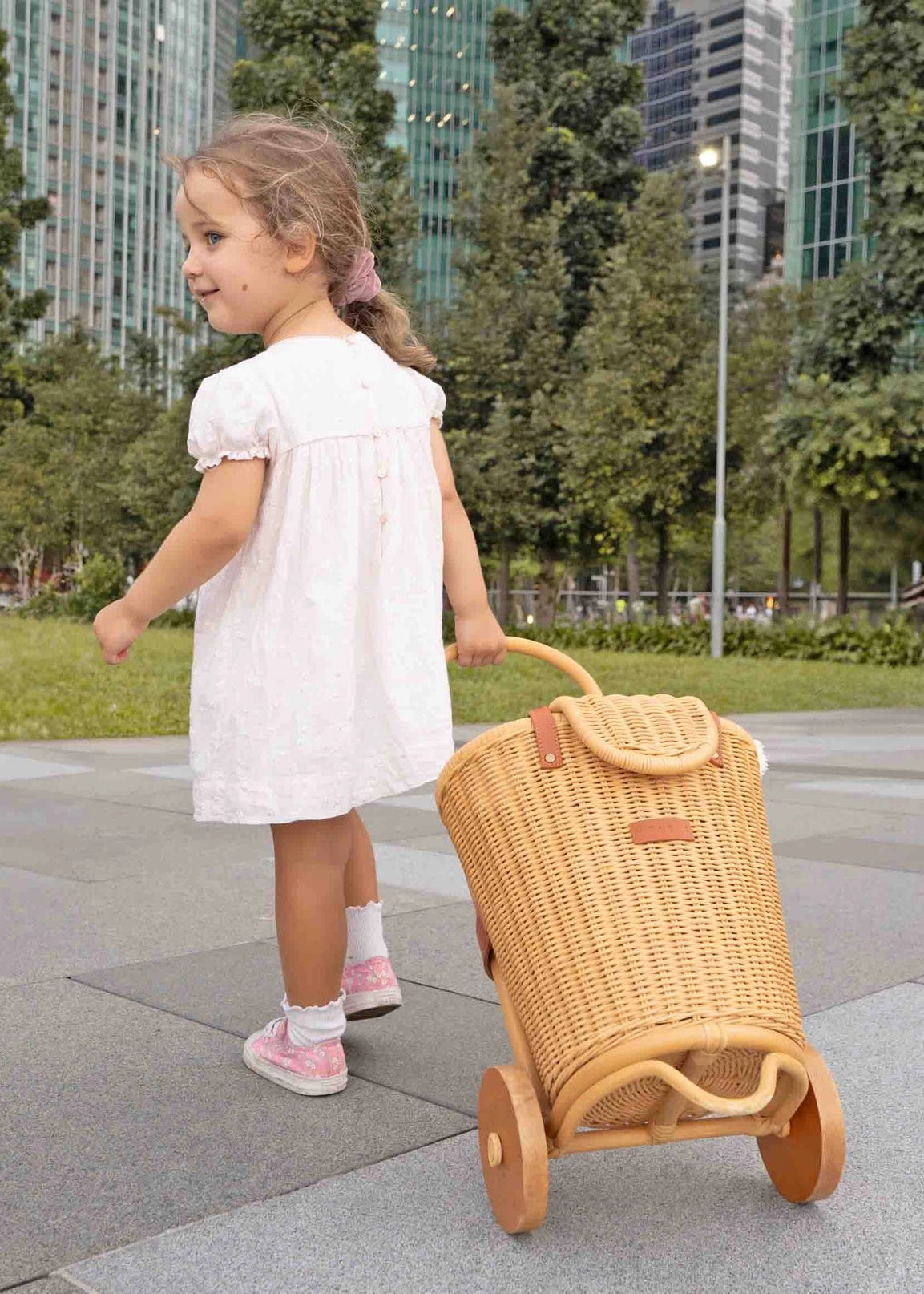SHOPPING TROLLEY