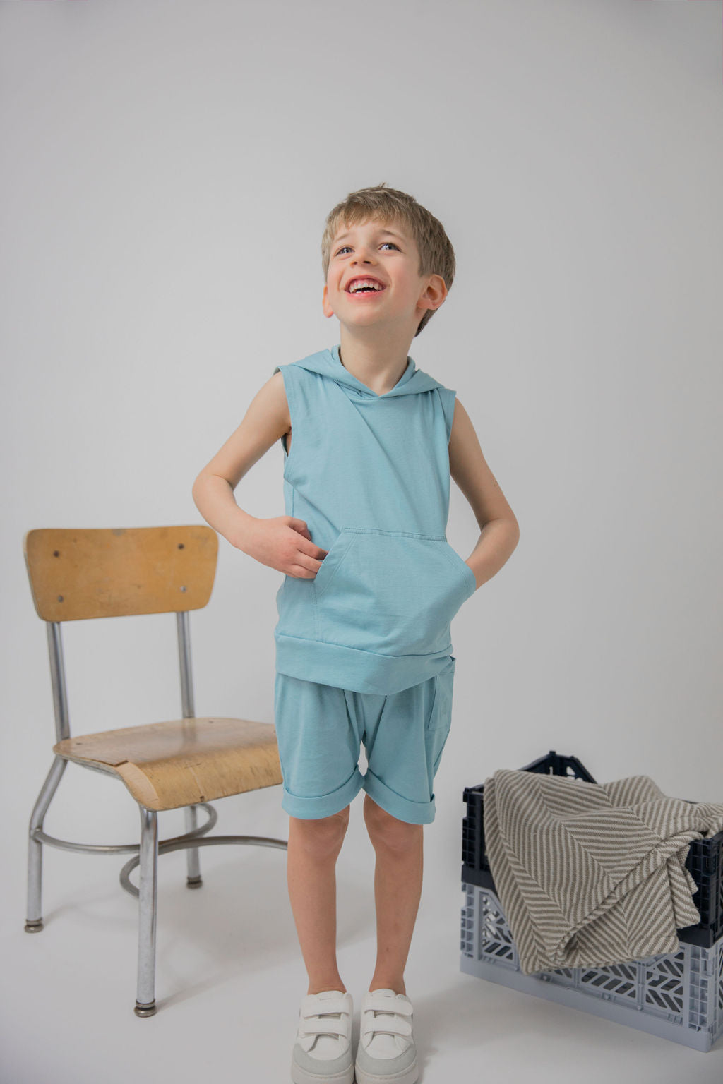 SLEEVELESS PULLOVER HOODIE